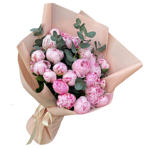 Стильный букет розовых пионов